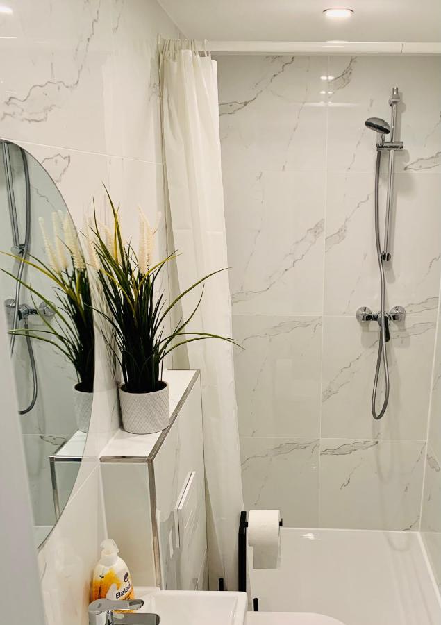 Gaestehaus Zur Uni Klinik Exklusives Apartment Mit Kueche Und Badezimmer Хомбург Екстериор снимка